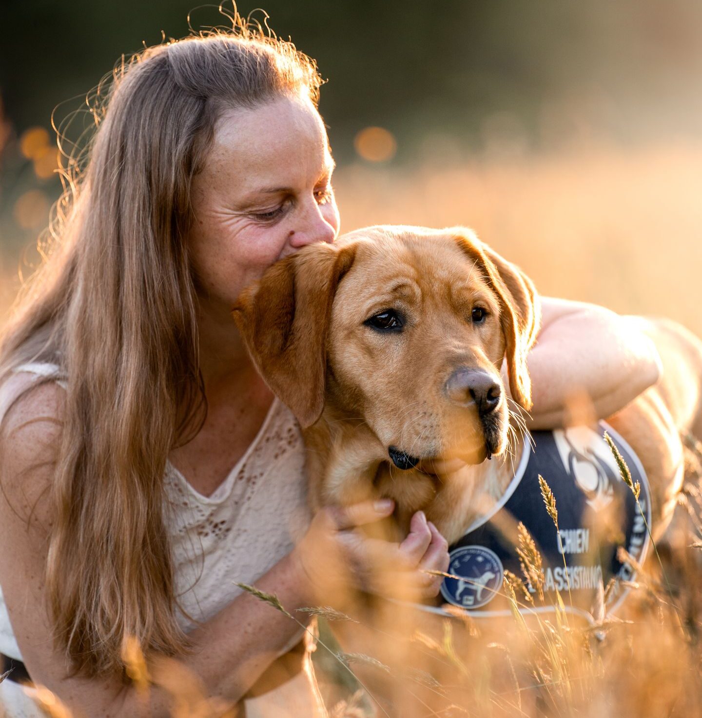 Ann-Nolwenn, éducatrice HANDI'CHIENS et Ushou, chien d'assistance