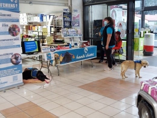 Stand de communication et vente de produits dérivés du 09 Octobre à Issoire